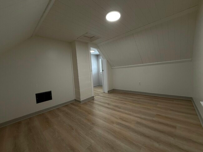 Building Photo - 314 Mcrae