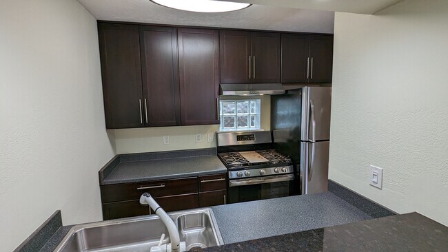 Kitchen - 1011 Ashland St