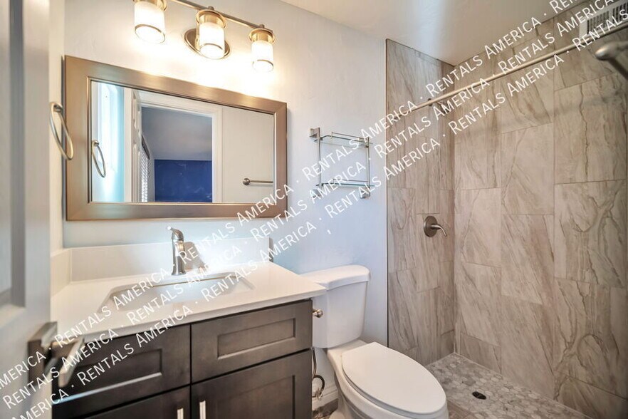 Building Photo - 330 E Mountain Vista Dr