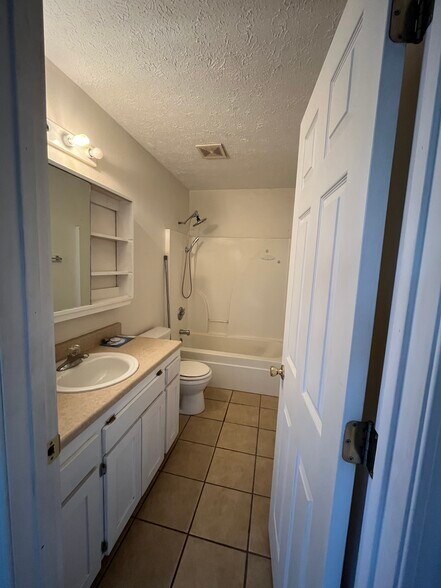 Building Photo - 1030 W Central St