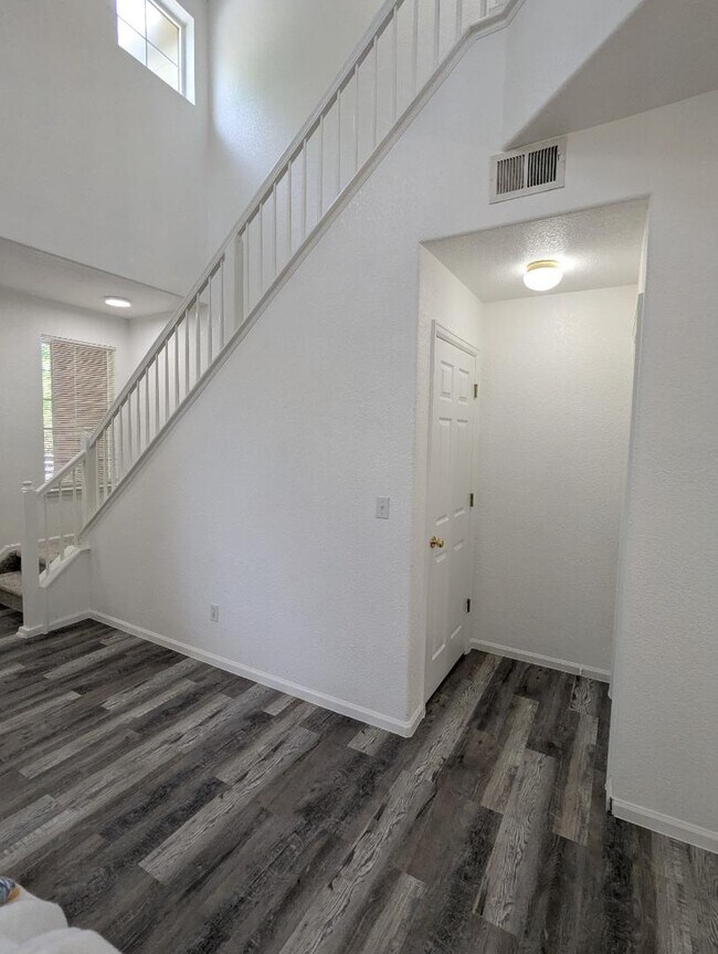 Building Photo - 1235 S Flatrock Cir