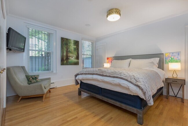 Building Photo - 375 Marlborough St