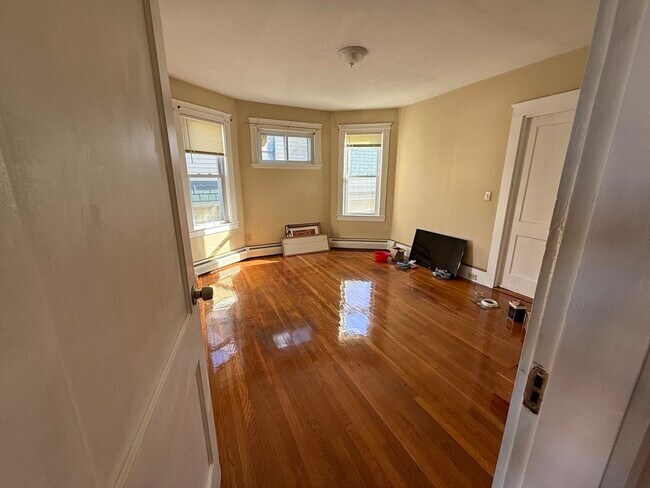 Building Photo - 17 Wales St