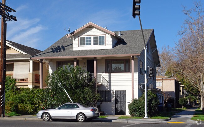 Primary Photo - 2400-2402 24th St