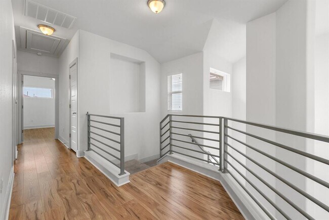 Building Photo - 1501 Homespun Rd