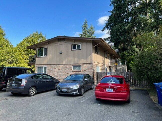 Building Photo - 1108 Bellevue Way SE
