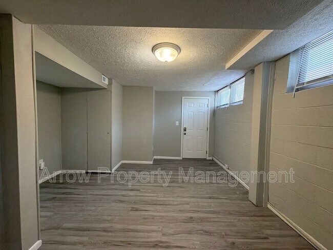 Building Photo - 2049 Worthington Ave