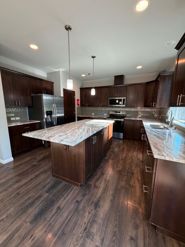 Building Photo - 15550 Chad Dr SE