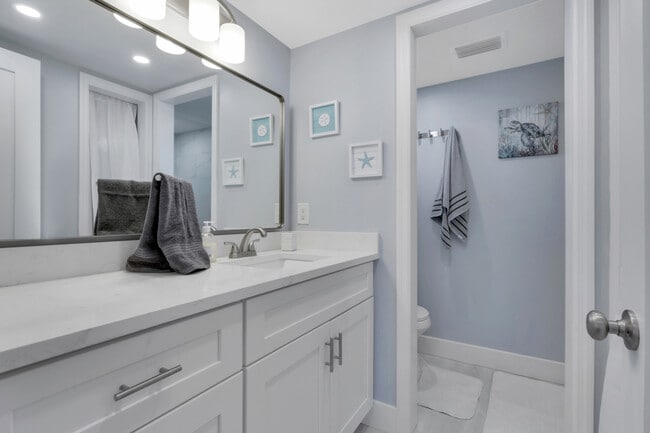 Building Photo - 3400 Gulf Shore Blvd N