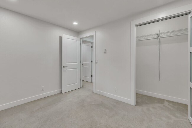 Building Photo - 7143