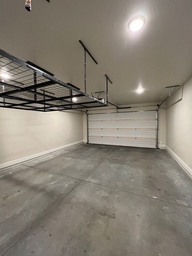 Building Photo - 3 Bedroom + Office in Highlands Ranch, Chi...