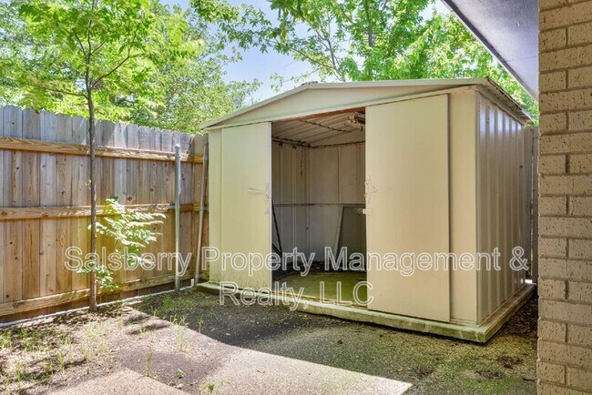 Building Photo - 4915 Westlake Dr