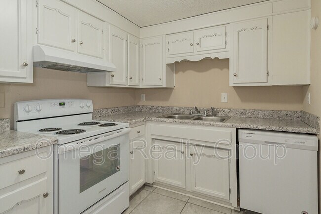 Building Photo - 3332 Warringwood Dr