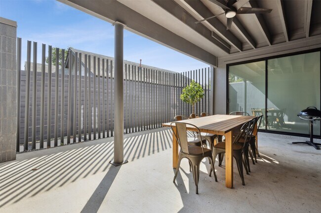 Building Photo - 4305 Roseland Ave