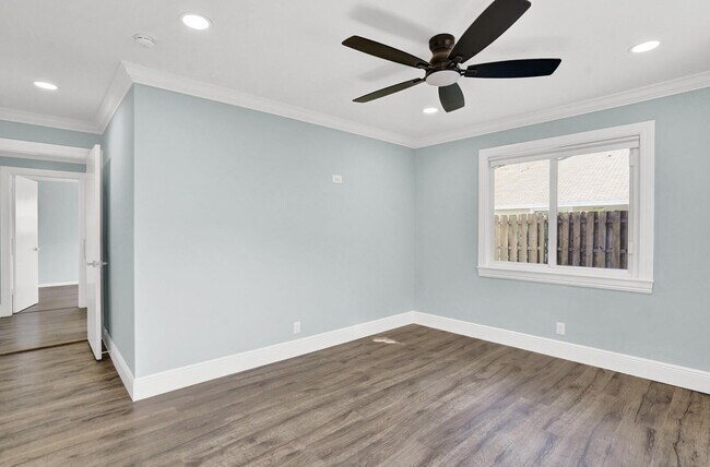 Building Photo - 10548 Boca Entrada Blvd