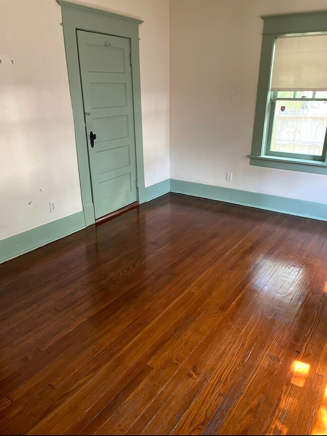 Building Photo - 1701 Sylvester Rd