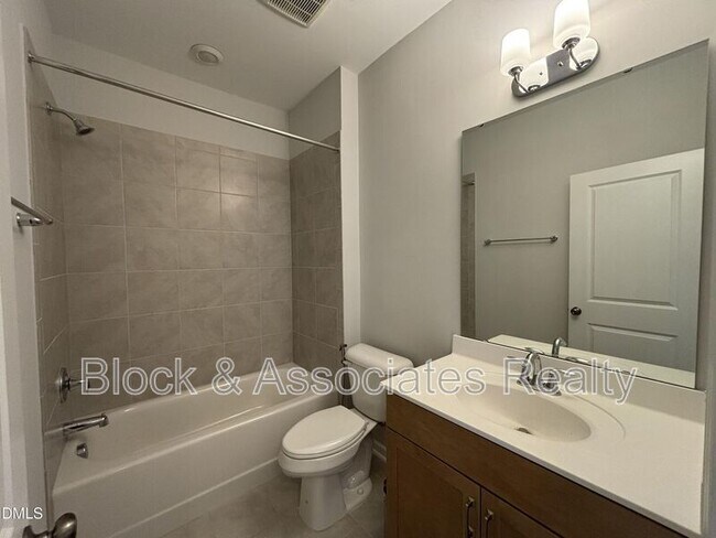 Building Photo - 2105 Goudy Dr