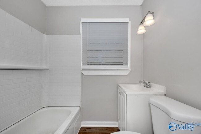 Building Photo - 4306 9th Ave SW