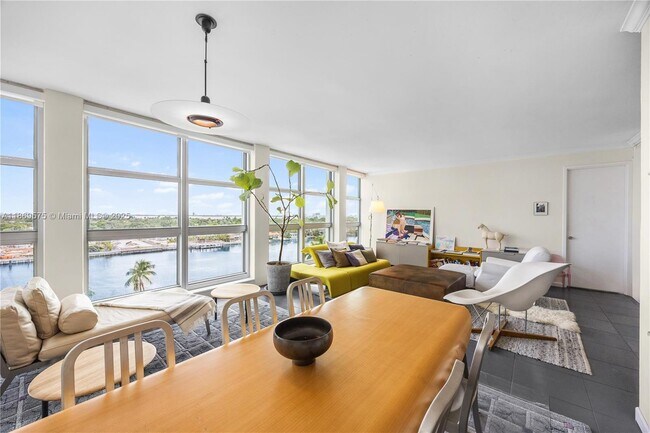 Building Photo - 5055 Collins Ave