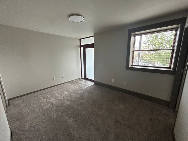 Building Photo - Spacious Downtown 3 bedroom with updates. ...