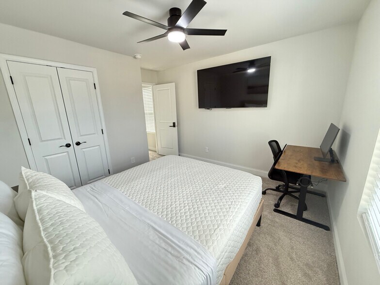 Building Photo - 4045 Grommet Ct