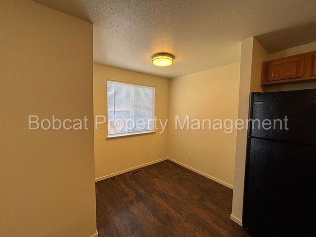 Building Photo - 3958 Village Dr