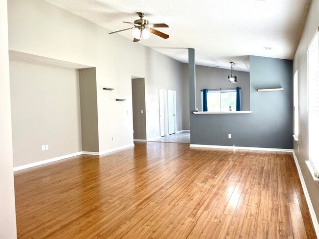 Building Photo - Lovely One Story Home