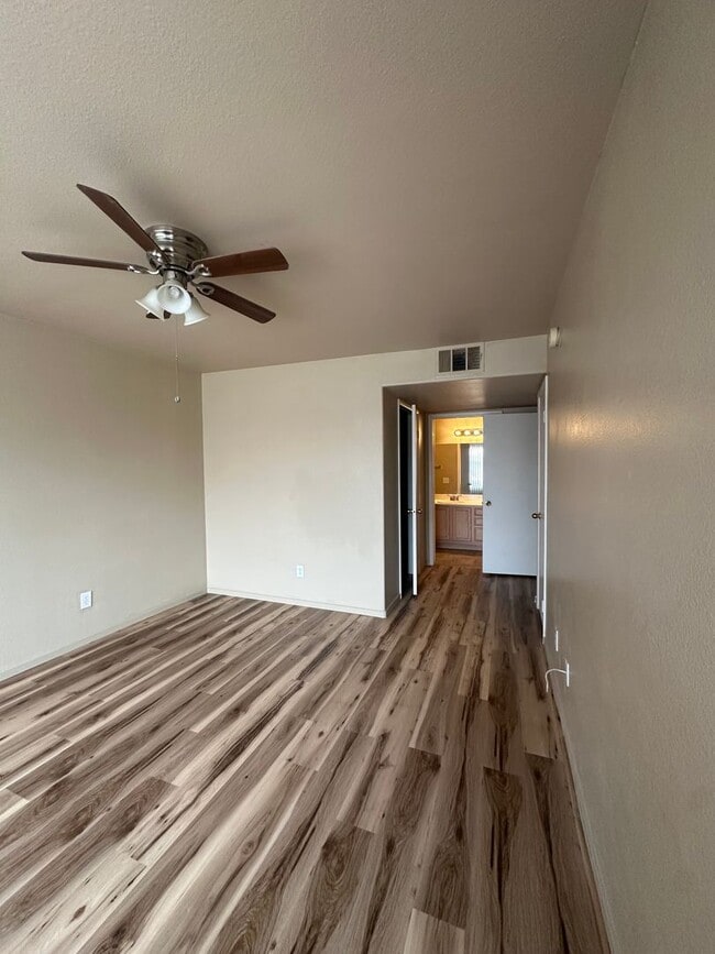 Building Photo - 5222 Mandalay Springs Dr