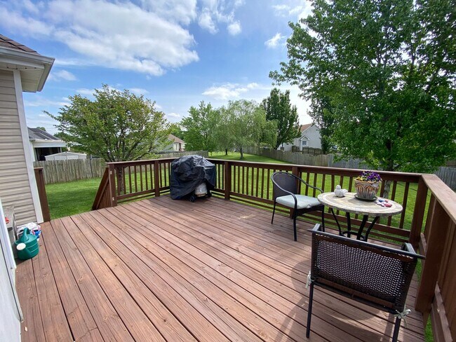 Building Photo - 3672 Fieldstone Dr