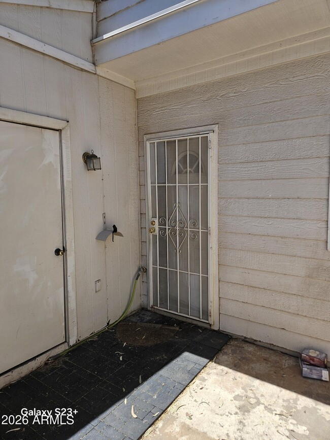 Building Photo - 1600 N Saba St