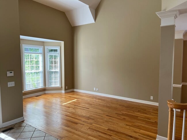 Building Photo - 4 Bed, 3.5 Bath Home w/  3 Car Garage in Williamson Co