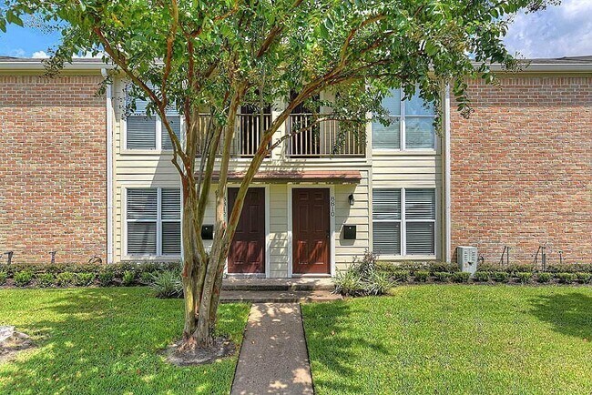 Building Photo - 8854 Kempwood Dr