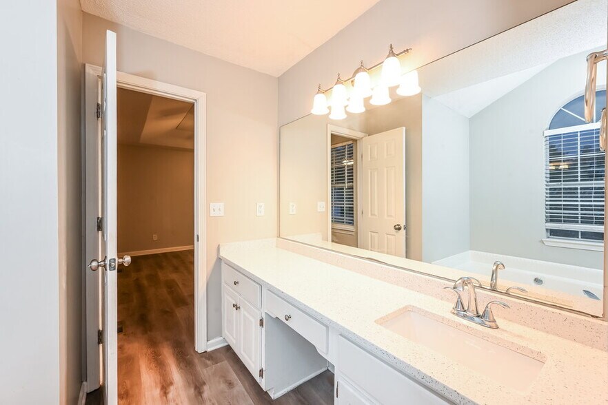 Building Photo - 1243 Shady Brook Ct