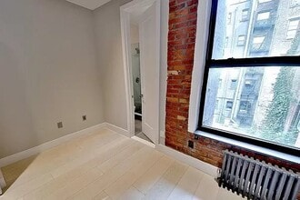 Building Photo - 227 E 82nd St
