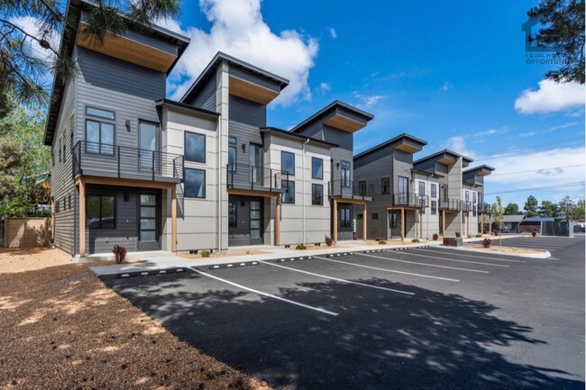 Building Photo - 2548 SW Yew Ave