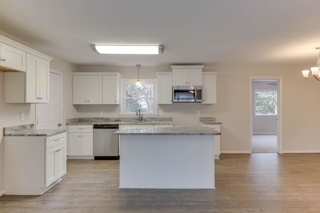 Building Photo - 213 Clemwood Pkwy