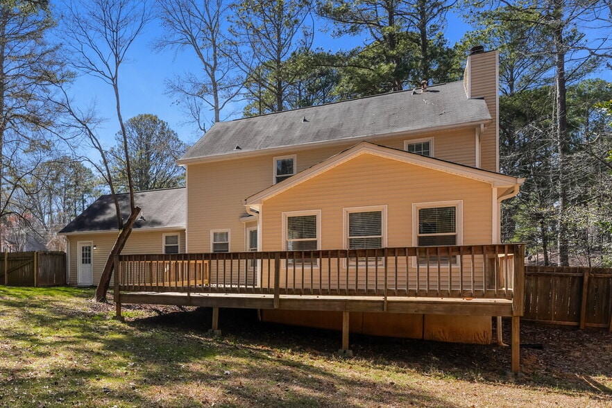 Building Photo - 2526 Highland Dr SE