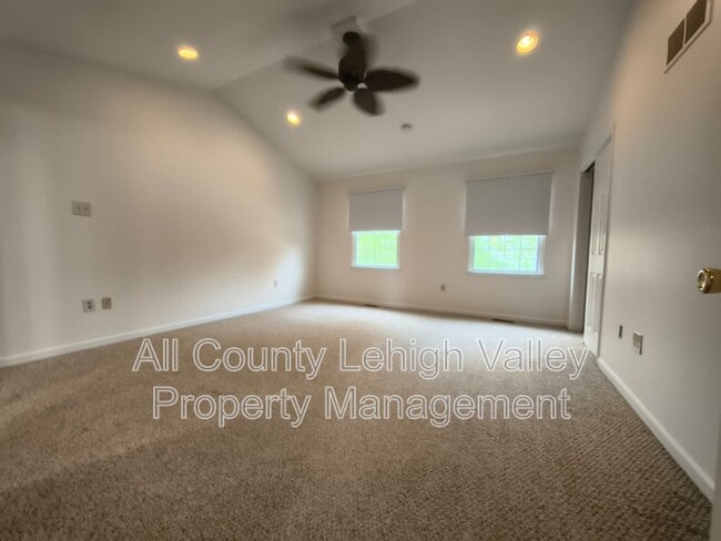 Building Photo - 2879 Hope Ridge Dr