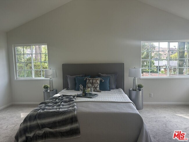 Building Photo - 26065 Redbluff Dr