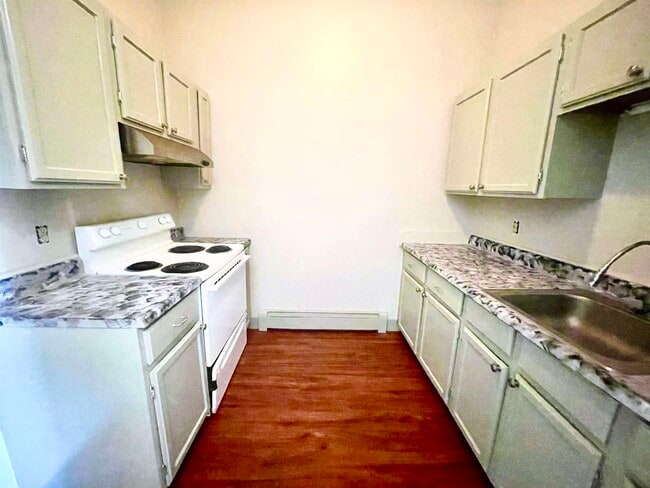 Building Photo - 408 Central St