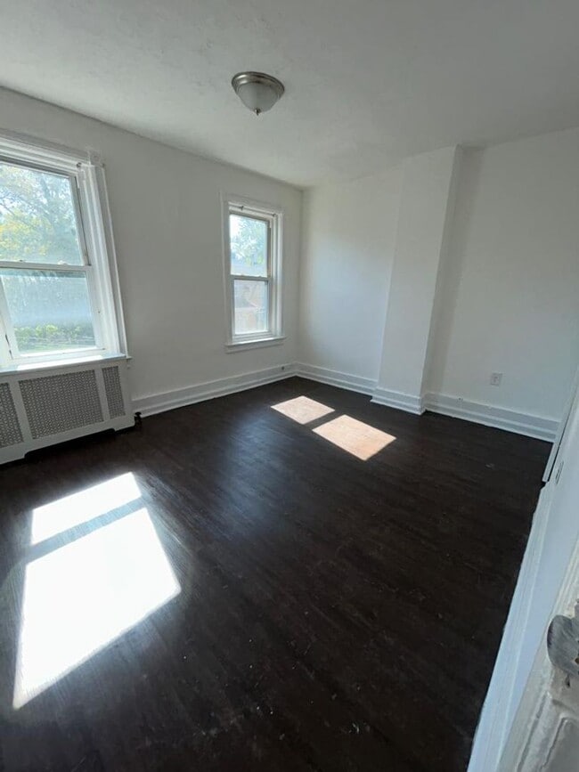 Building Photo - 35 Dexter St