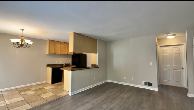 Building Photo - Beautifully Upgraded One Bedroom Condo wit...