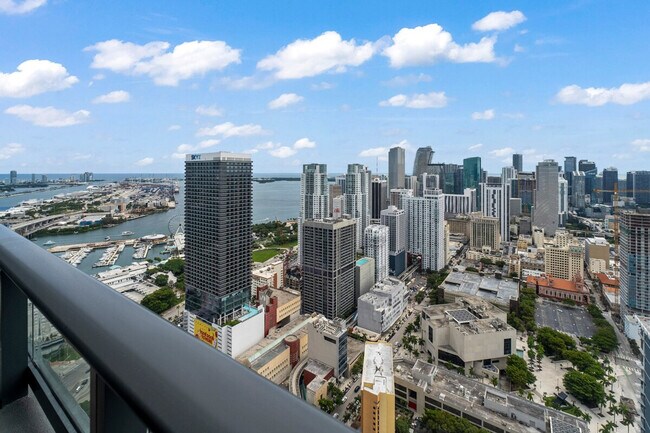 Building Photo - 215 SW 5th Ave