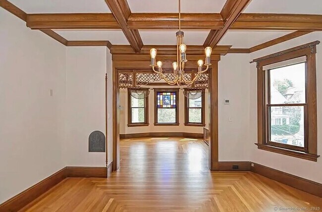Building Photo - 52 Pendleton St
