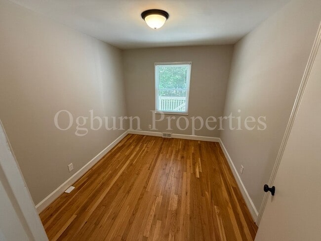 Building Photo - 1408 Kenwood St