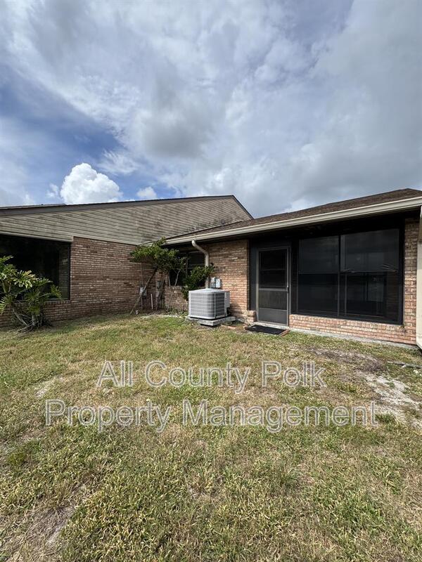 Building Photo - 542 Lake Carolyn Cir