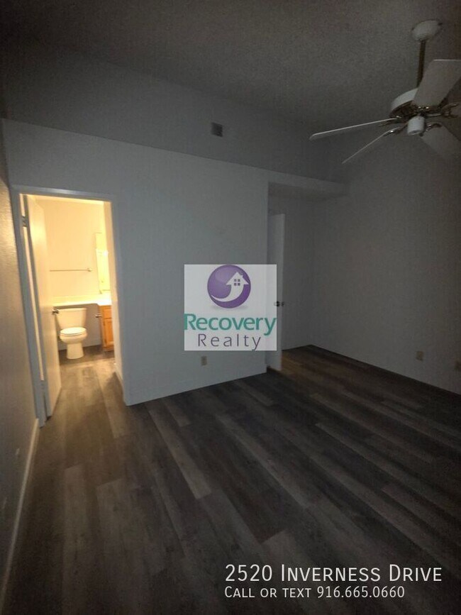 Building Photo - 2520 Inverness Dr