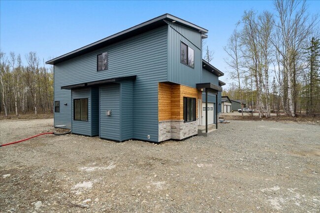 Building Photo - 7404 N Paw St