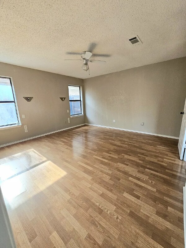 Building Photo - 1709 Lincolnshire Way