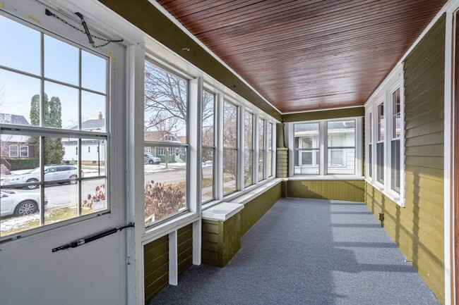 Building Photo - 3 Bedroom Fond Du Lac House